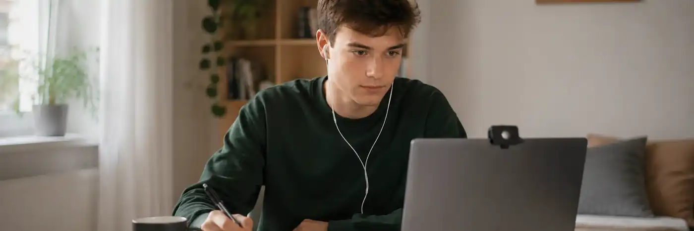 Онлайн-экзамен Duolingo English Test дома на ноутбуке