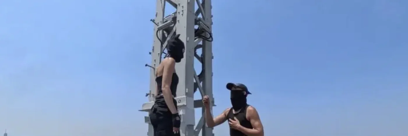 Empire State Building в Нью-Йорке — небоскрёб высотой 443 метра, на шпиль которого забрались Николау и Беркус