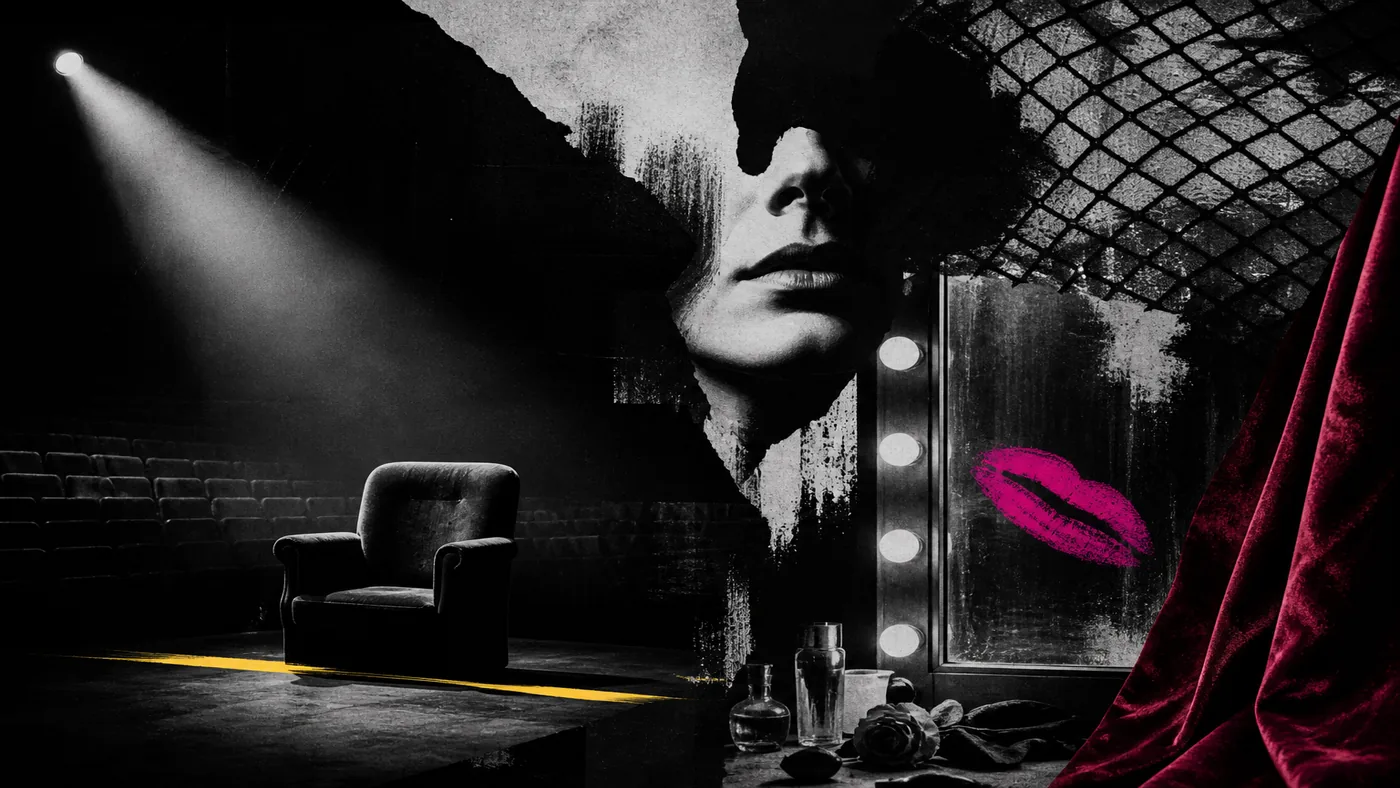 Colagem teatral em memória de Tim Curry: palco vazio, holofote e camarim